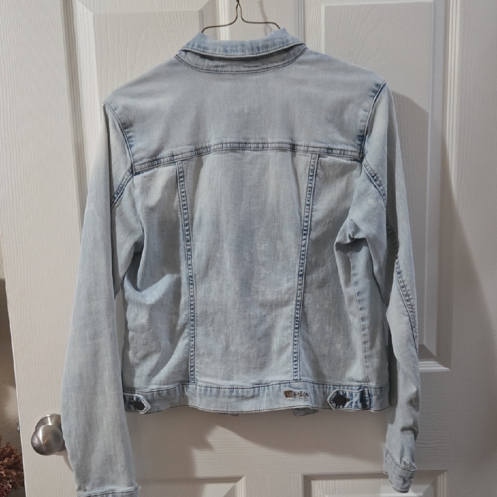 Light Blue Denim Jacket - Picture 4 of 10